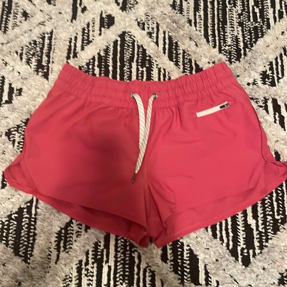 Vuori Clementine Short 2.0 size small. Watermelon color